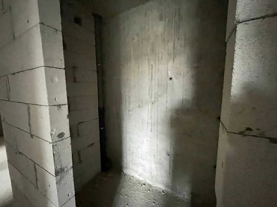 Здана двокімнатна квартира біля річки