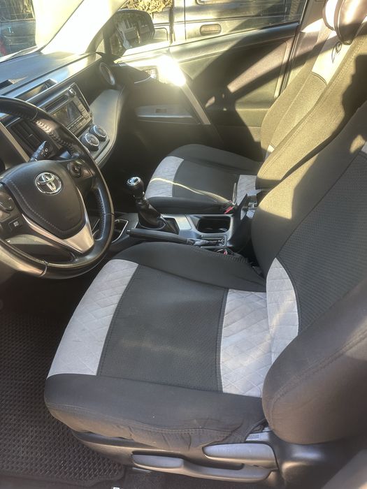 Тойота RAV4 2018
