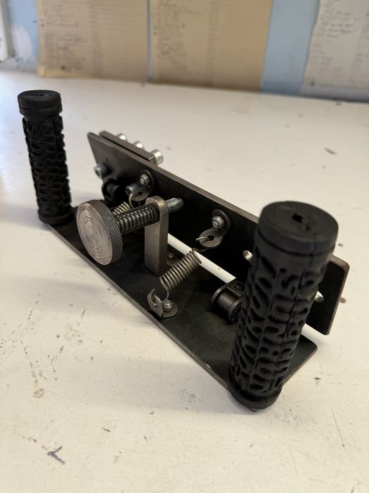 Приспособление для спуска ножей