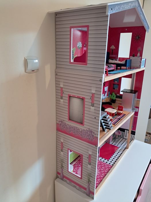 Duży domek dla lalek