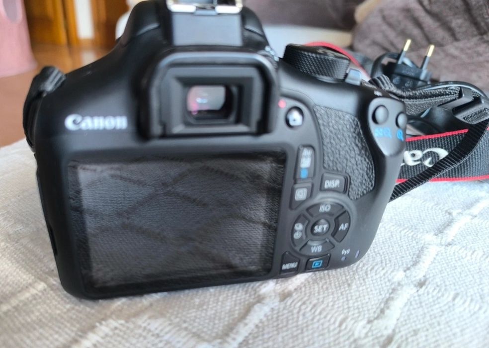 Câmera Canon EOS 1300D - Como Nova