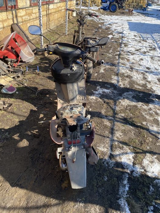 Продам мопеды 2 шт . Есть все запчасти , все вопросы по телефону Михаи