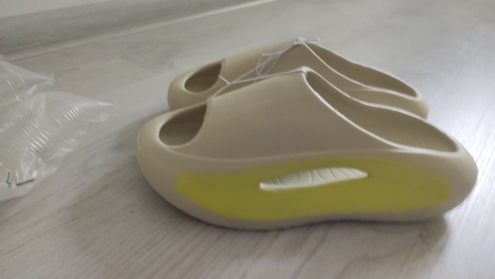 Sprzedam klapki damskie.