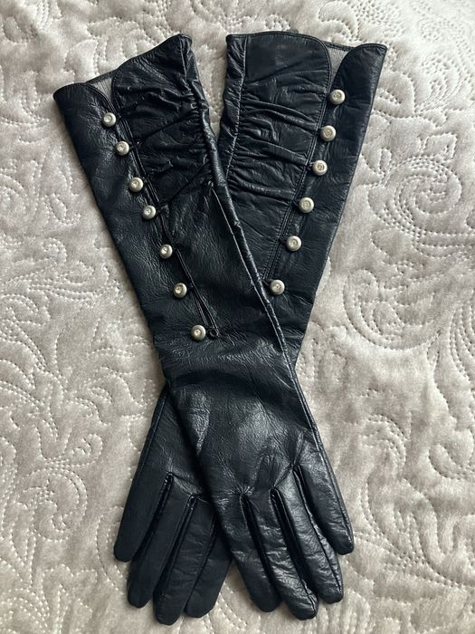 Длинные кожаные перчатки