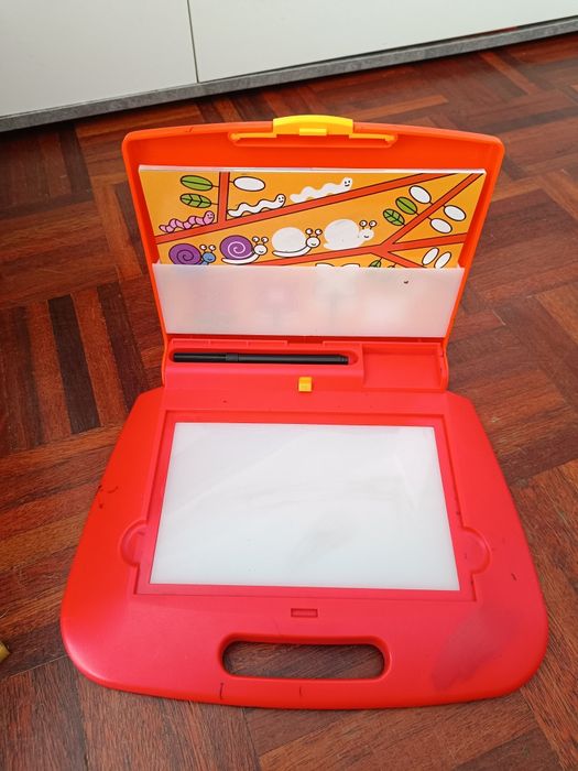 Briinquedo de aprendizagem usado a funcionar