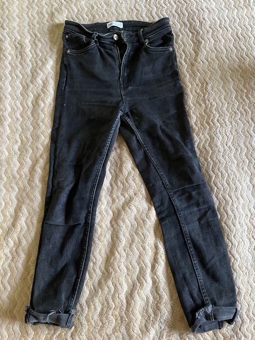 Нові різноманітні джинси