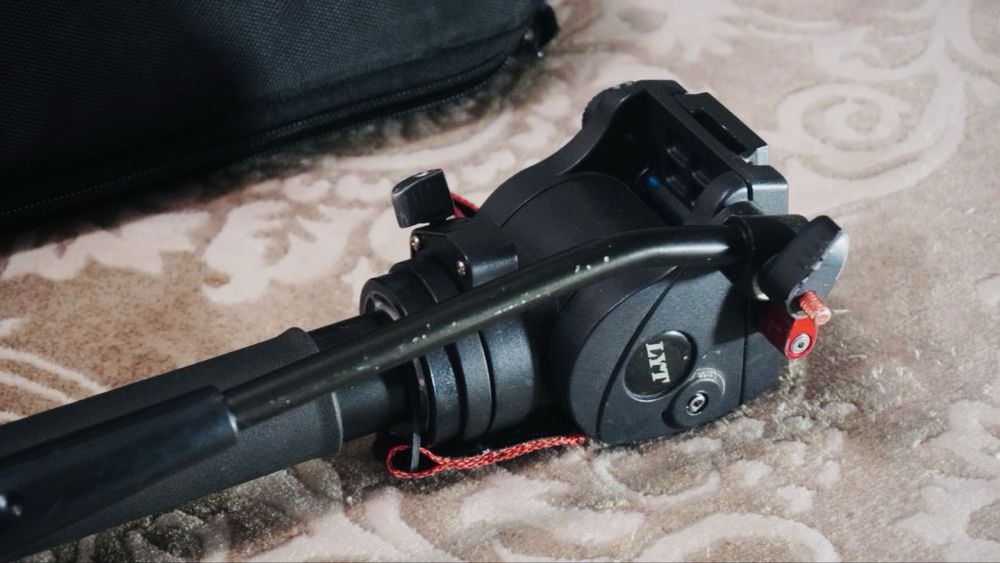 Продам монопод LYT -D293