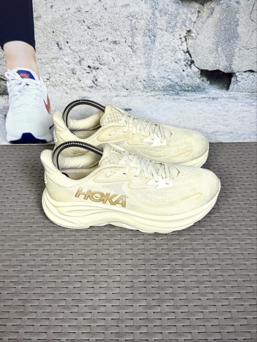 Hoka Clifton 10 кроссовки 40 размер беговые бежевые