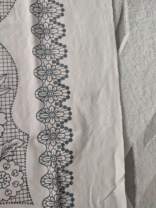 Obrus na stół 154x147 cm