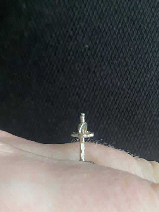 Срібні сережки-пусети.