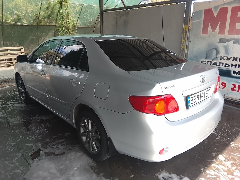 Продаю Toyota в гарному стані, газ, бензин.