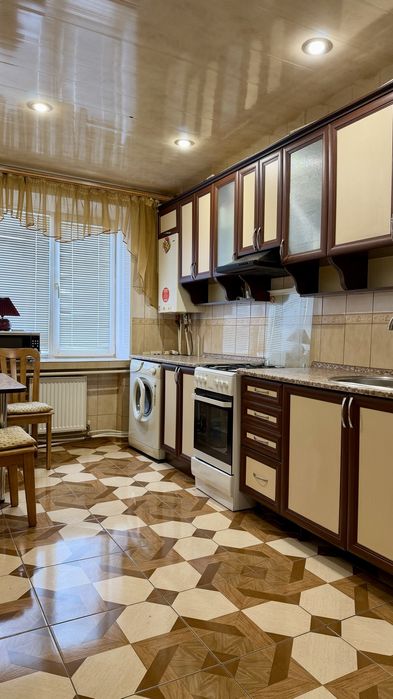 Продається трикімнатна квартира з автономним опаленням