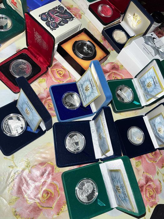 Монети НБУ і Світу.