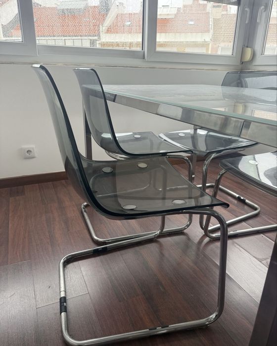 Conjunto mesa e cadeiras