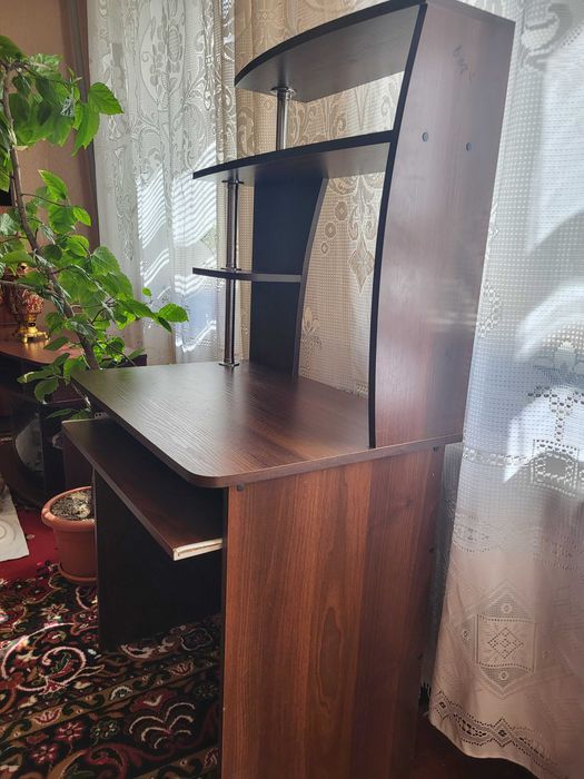 Столик для комп'ютера