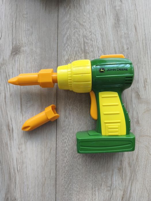 Traktorek John Deere z wkrętarką