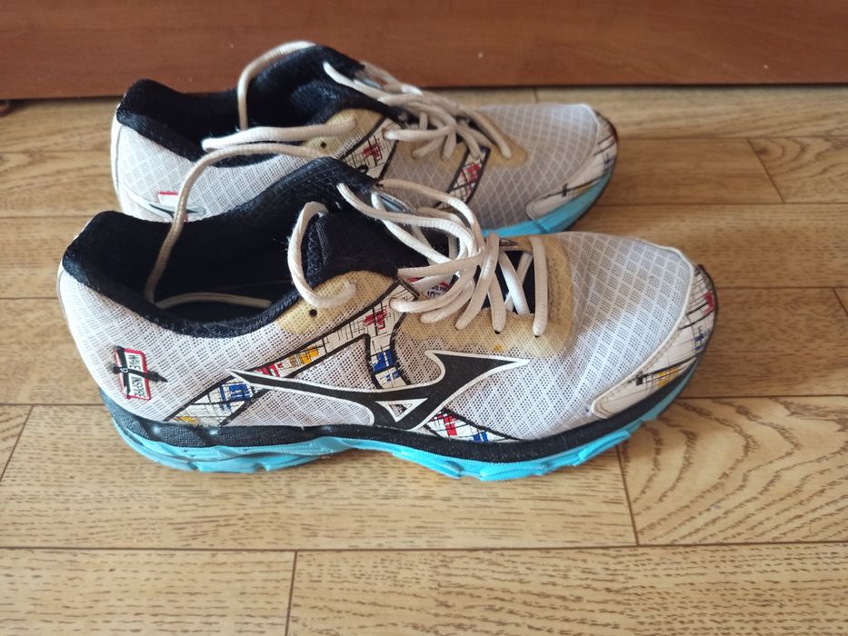 Mizuno кроссовки бу 26 стелька