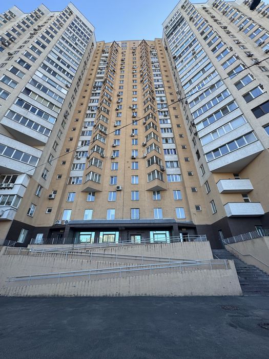 Продаж 2 кім. 65 кв.м Саперно-Слобідська 22