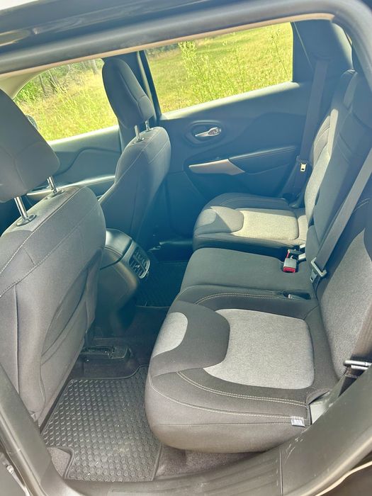 Jeep cherokee sport kl 14 2.4benzyna