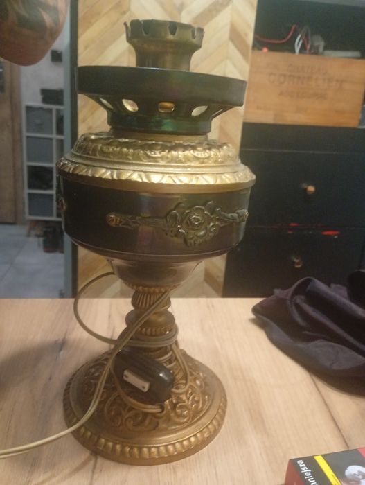 Stara mosiężna lampa