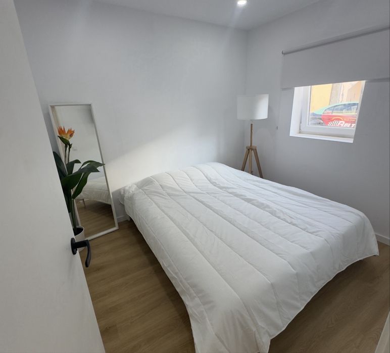 Cama com estratos ikea com colchão de molas 1.60 por 2.00