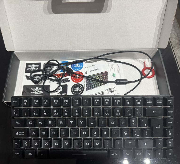 Teclado semi mecanico bluetooth como novo