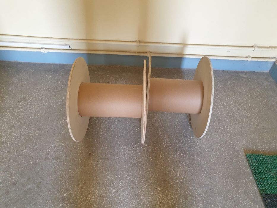 Szpule po kablach. Bębny drewniane na drapaki, pod choinkę
