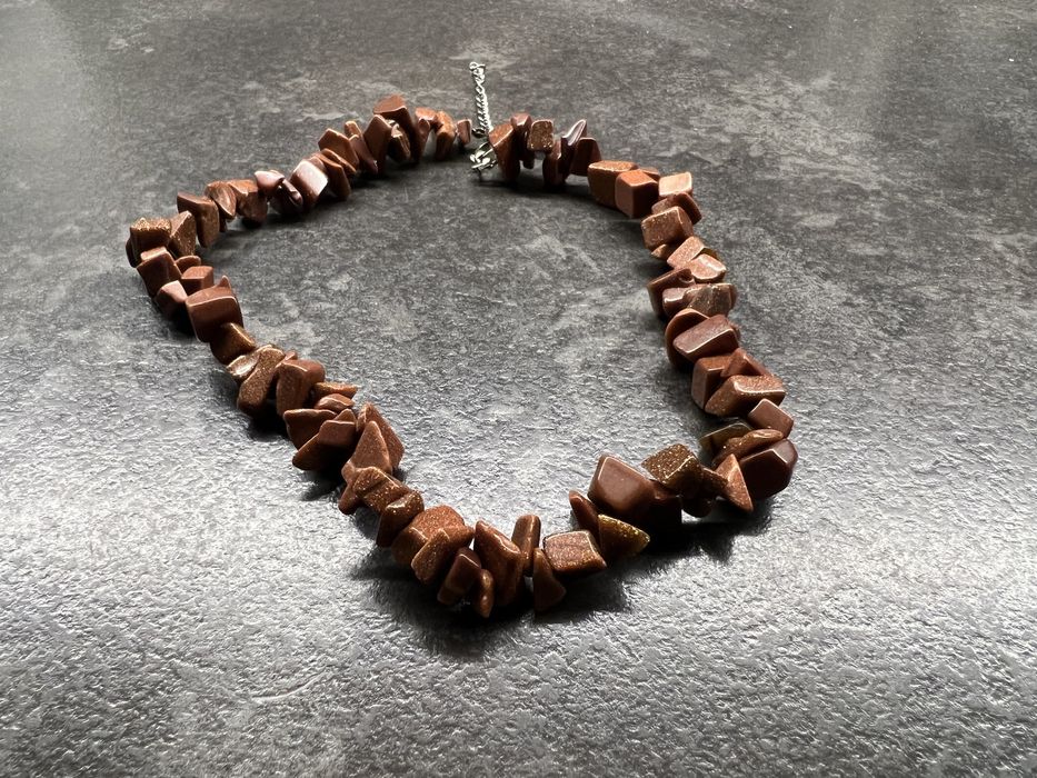 naszyjnik piasek pustyni kamienie kanciaste szerokie rude brąz brokat