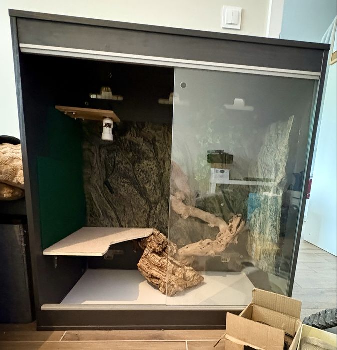 Vivarium/ Terrarium