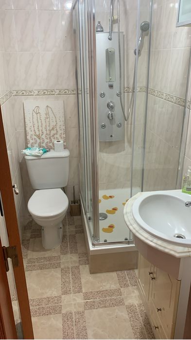 Alugo quarto - casa partilhada