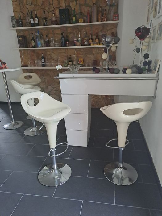 Conjunto Balcão, Mesa e 6 Bancos