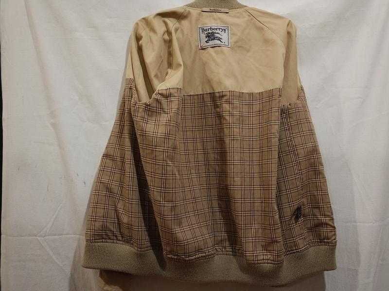 Куртка бомбер на блискавці від Burberry( оригинал) розмір S