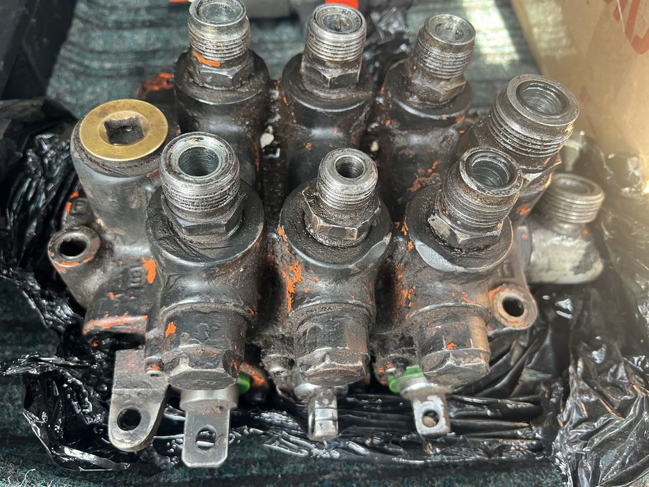 Розподільник від маніпулятора джонсеред лісовий.