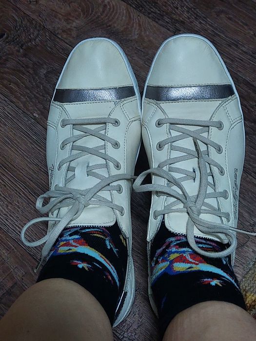 Кожаные кроссовки