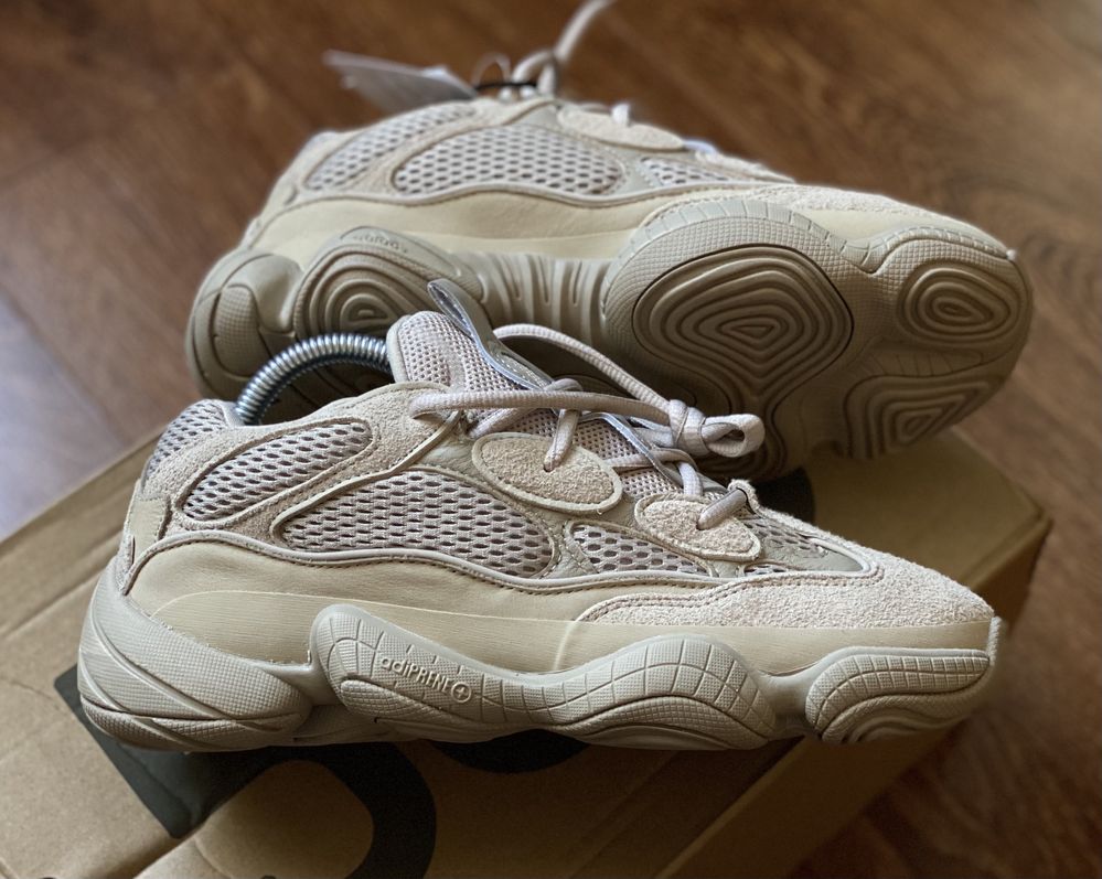 Yeezy hotsell 700 taupe