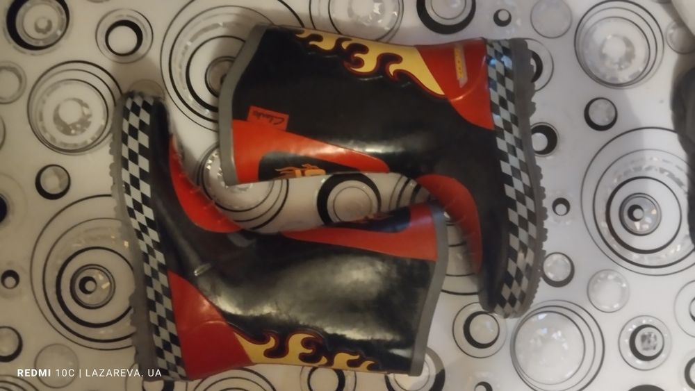 Продам чобітки гумові, фірми  "Кларк", на хлопчика.