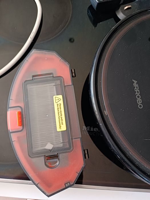 Робот пилосос Airrobo