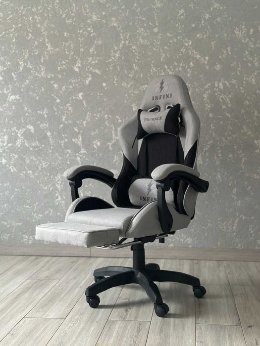 Крісло ігрове компютерне з тканини із подушками та підставкою під ноги