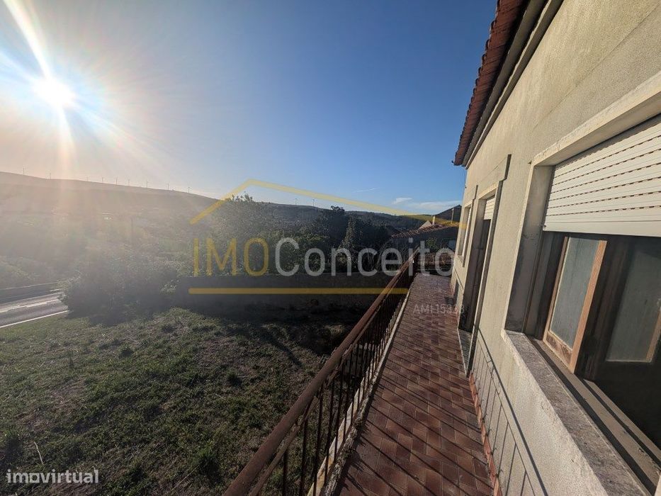 Moradia T3+ terreno + garagem para remodelação Assentis
