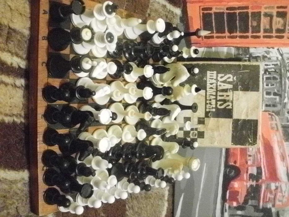 Шахи.AUSMA RIGA LATVIA USSR та інші всього 80 фігурок.Дошка.Договірна.