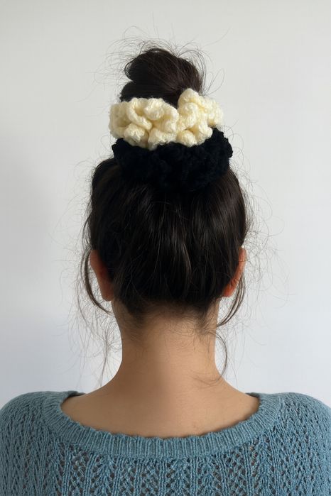 Conjunto Croché Porta-Fones + Scrunchie | Handmade | Creme