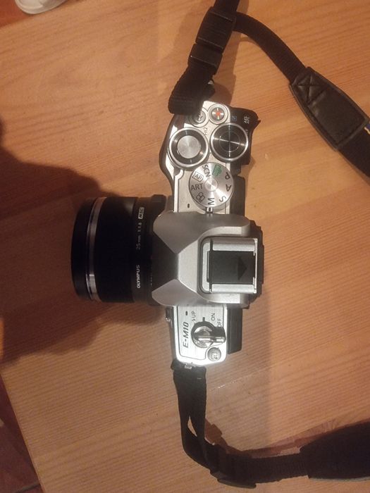 Aparat Olympus OM-D E-M10 Mark IIIs + Obiektyw  25 mm f/1.8