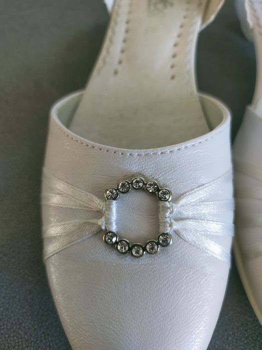 Buty do pierwszej komuni  białe dziewczęce  r 32 Miko