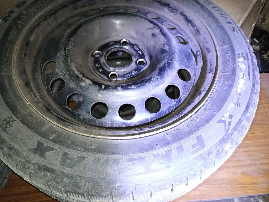 Opony zimowe Firemax 185/60 R15  na felgach stalowych 6Jx 15 h2 4x100