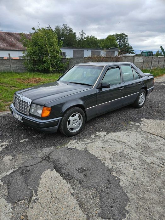 Mercedes-Benz W124