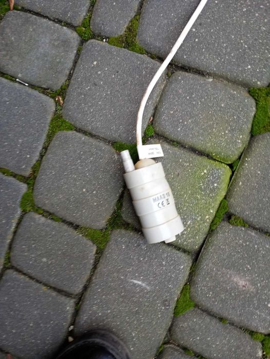 Zbiornik wody z pompką