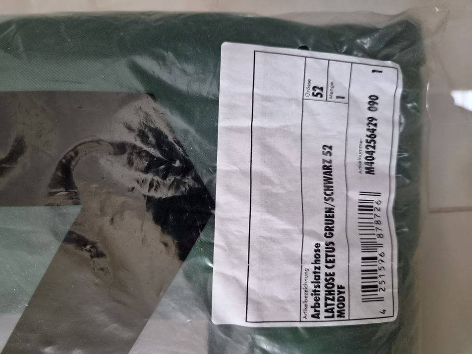 Nowe spodnie z szelkami