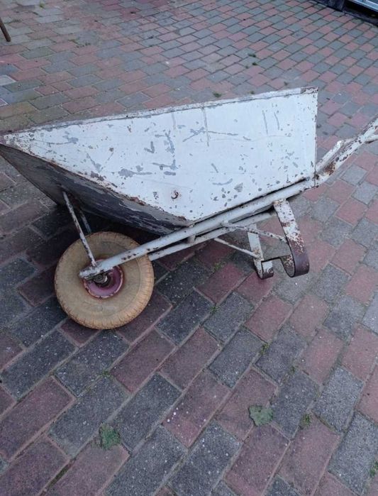 Taczka z ocynkowanej blachy 1,5 mm – koło bezdętkowe