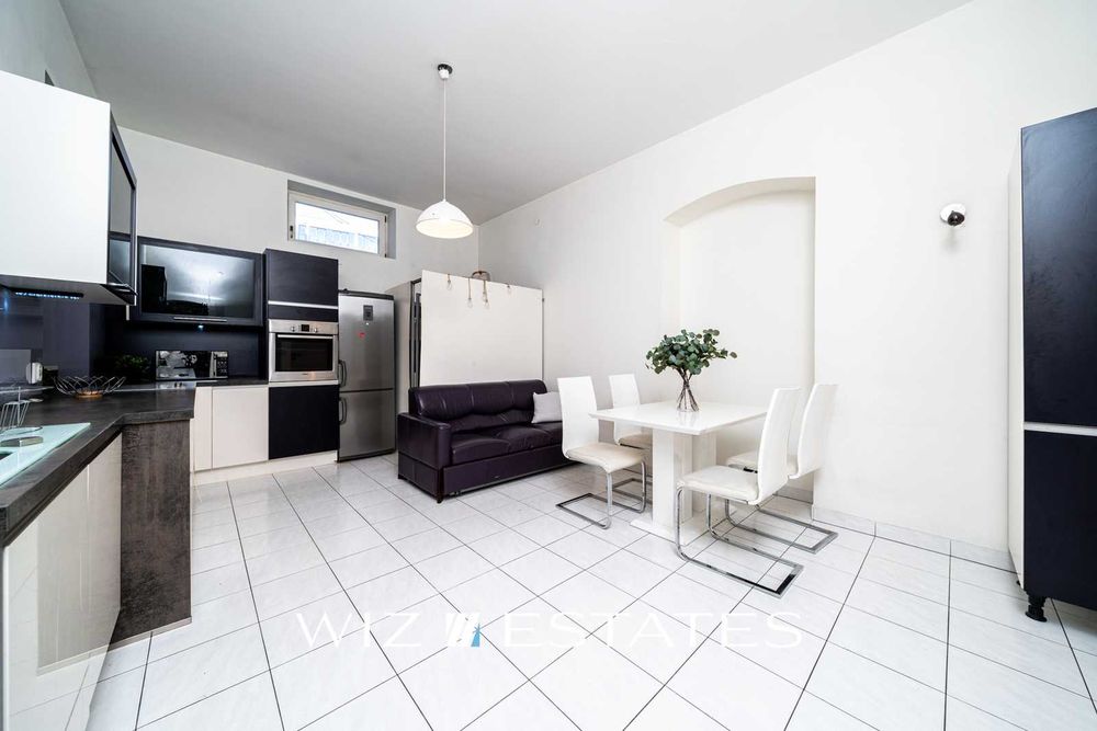 Przestronne mieszkanie w kamienicy, Centrum miasta