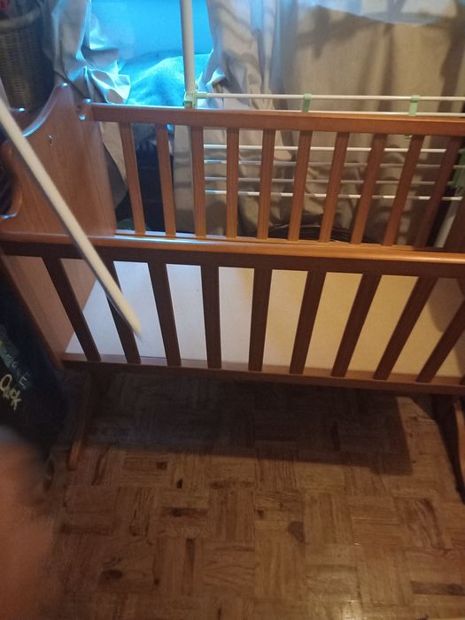 Berço em  madeira